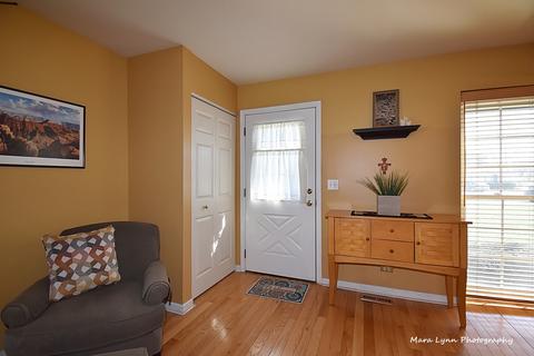 1675 Monticello Ct #B, Wheaton, IL 60189 photo 4