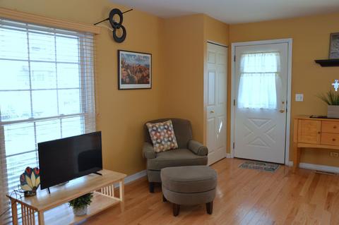 1675 Monticello Ct #B, Wheaton, IL 60189 photo 9