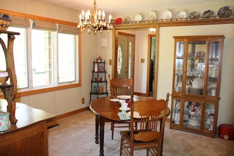 44 Glenn Dr, White Heath, IL 61884 photo 9