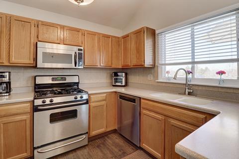 302 Barton Ct, Bartlett, IL 60103 photo 7