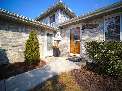 8041 S Oconto St, Bridgeview, IL 60455 photo 3