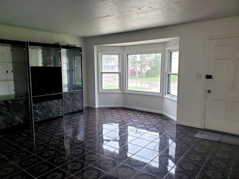 893 Parkway Ave, Elgin, IL 60120 photo 2