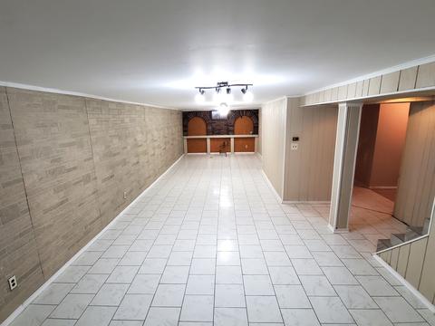 893 Parkway Ave, Elgin, IL 60120 photo 12