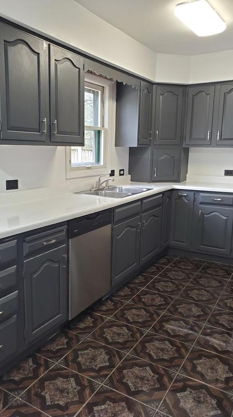 893 Parkway Ave, Elgin, IL 60120 photo 4