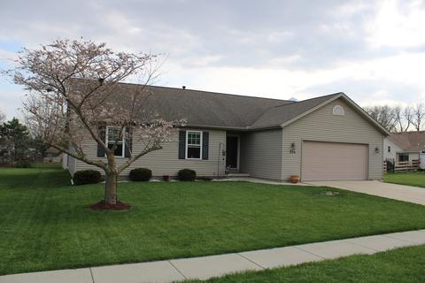 104 E Main St, Stanford, IL 61774 photo 2
