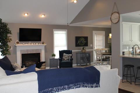 104 E Main St, Stanford, IL 61774 photo 4