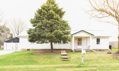 1618 Apache Dr, Dixon, IL 61021 photo 1