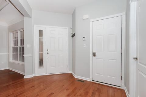 1144 Falcon Ridge Dr, Elgin, IL 60124 photo 3