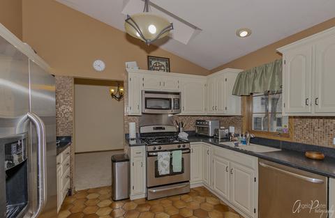 470 Anita Pl, Wheeling, IL 60090 photo 9