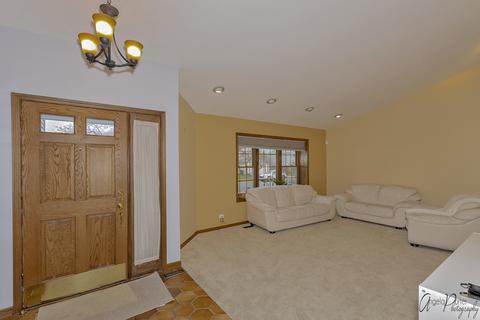 470 Anita Pl, Wheeling, IL 60090 photo 2
