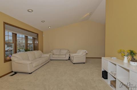 470 Anita Pl, Wheeling, IL 60090 photo 3