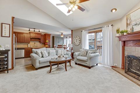 970 Ascot Dr, Elgin, IL 60123 photo 2