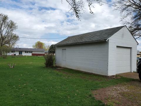 217 Thomas St, Henry, IL 61537 photo 13