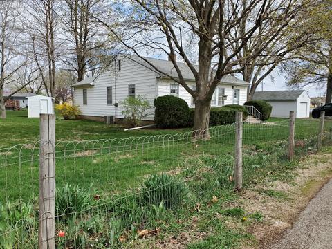 217 Thomas St, Henry, IL 61537 photo 3