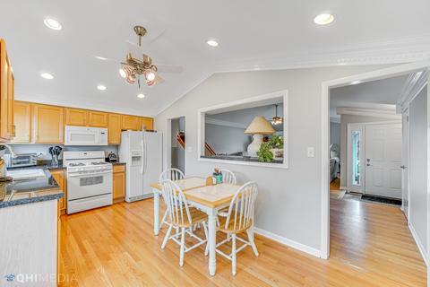 1209 Emerald Dr, Naperville, IL 60540 photo 7