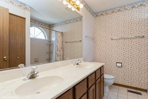 107 Forestview Ln, Aurora, IL 60502 photo 12