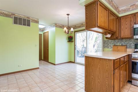 107 Forestview Ln, Aurora, IL 60502 photo 6
