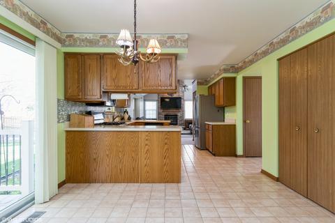 107 Forestview Ln, Aurora, IL 60502 photo 4