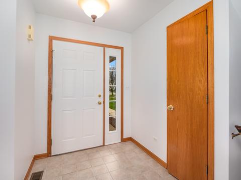 7203 Waterman Ct, Plainfield, IL 60586 photo 3
