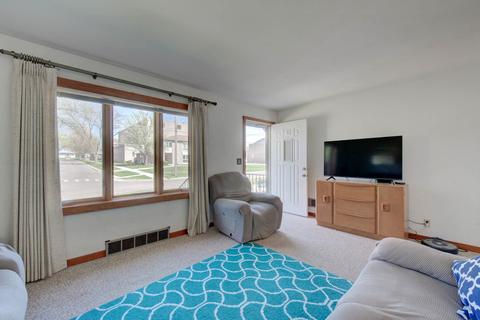 740 N Root St, Aurora, IL 60505 photo 4