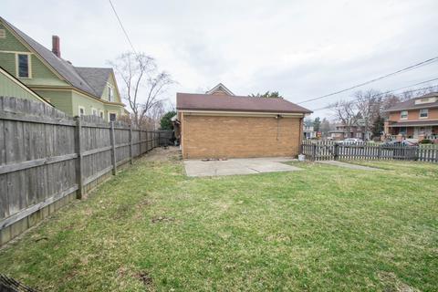 649 N Spring St, Elgin, IL 60120 photo 10
