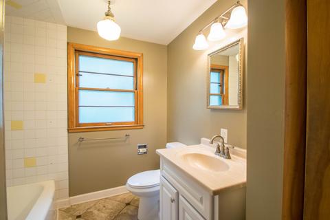 649 N Spring St, Elgin, IL 60120 photo 34