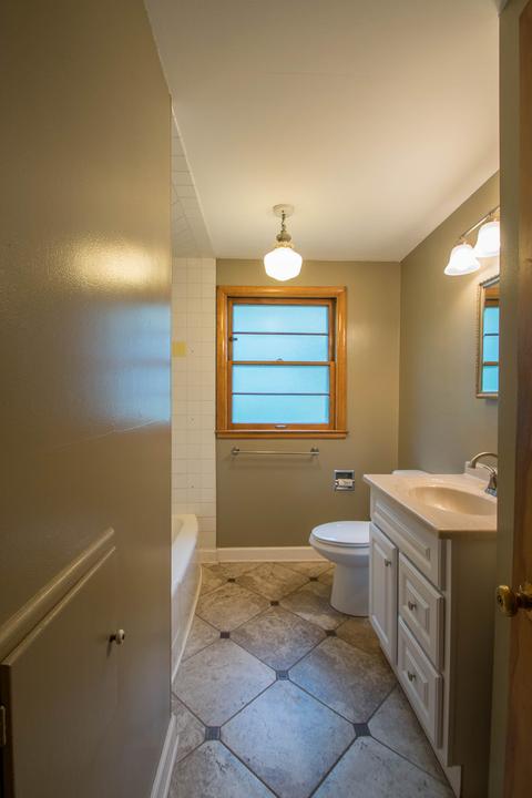 649 N Spring St, Elgin, IL 60120 photo 31
