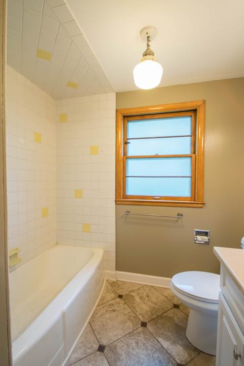 649 N Spring St, Elgin, IL 60120 photo 33