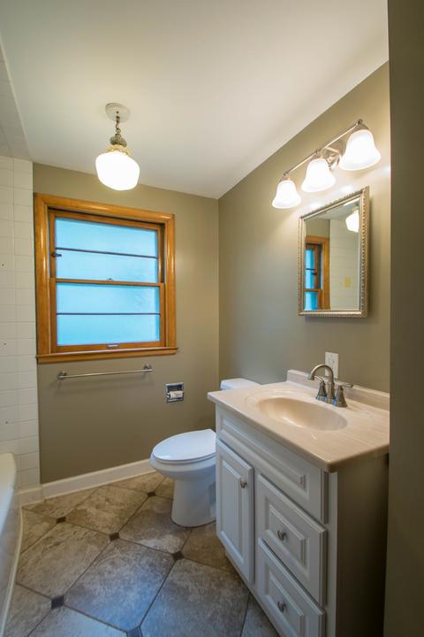 649 N Spring St, Elgin, IL 60120 photo 32