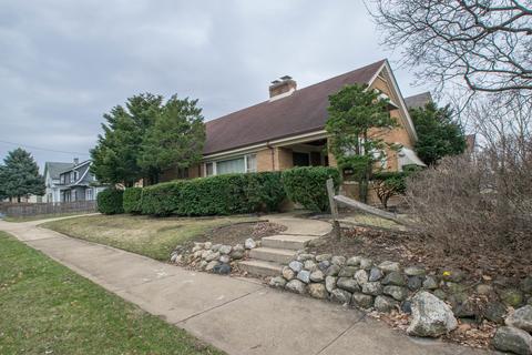 649 N Spring St, Elgin, IL 60120 photo 3