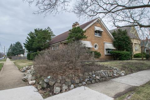649 N Spring St, Elgin, IL 60120 photo 4