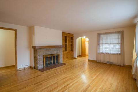 649 N Spring St, Elgin, IL 60120 photo 17