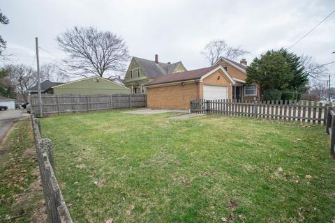 649 N Spring St, Elgin, IL 60120 photo 9