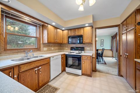 753 Cheyenne Ct, Elgin, IL 60123 photo 6