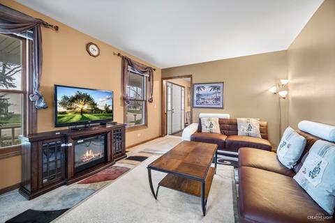 753 Cheyenne Ct, Elgin, IL 60123 photo 4