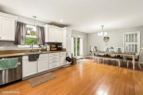 4667 Middle Rd, Gurnee, IL 60031 photo 2