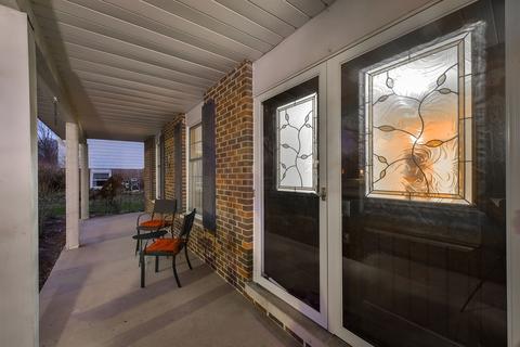 1880 Cheshire Ln, Wheaton, IL 60189 photo 2