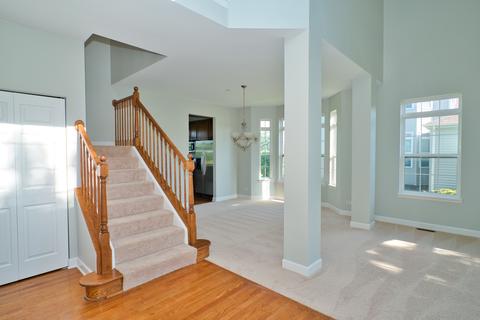 5979 Mackinac Ln, Hoffman Estates, IL 60192 photo 4