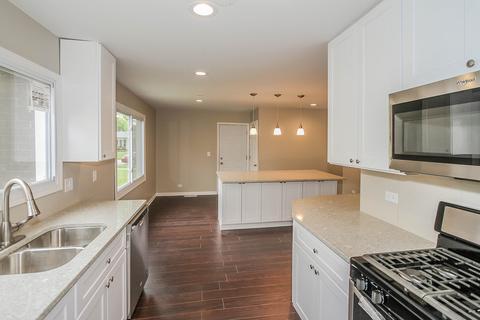 650 Cordial Dr, Des Plaines, IL 60016 photo 12