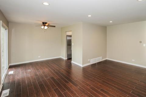 650 Cordial Dr, Des Plaines, IL 60016 photo 3