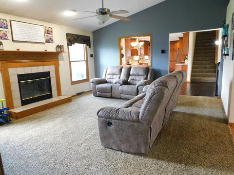 4944 Markell Ln, Cherry Valley, IL 61016 photo 4