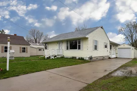 728 Jackson St, Pecatonica, IL 61063 photo 2