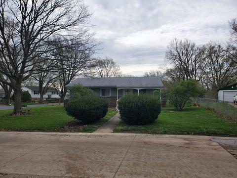 1401 Comanche Dr, Champaign, IL 61821 photo 2