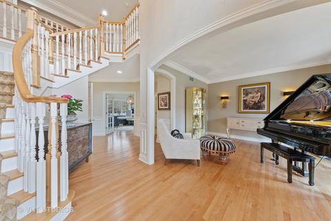 2111 Stonebridge Ct, Wheaton, IL 60189 photo 5