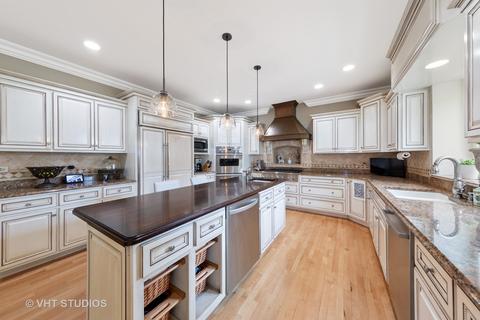 2111 Stonebridge Ct, Wheaton, IL 60189 photo 18
