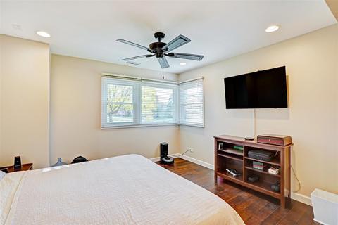 300 E Ardmore Ave, Roselle, IL 60172 photo 13