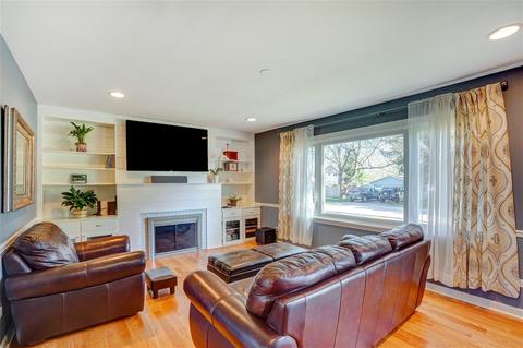300 E Ardmore Ave, Roselle, IL 60172 photo 7