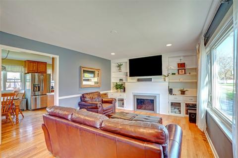 300 E Ardmore Ave, Roselle, IL 60172 photo 6