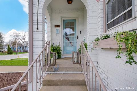1019 Childs St, Wheaton, IL 60187 photo 2