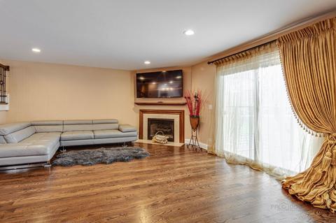 367 Goshawk Ln, Deerfield, IL 60015 photo 5